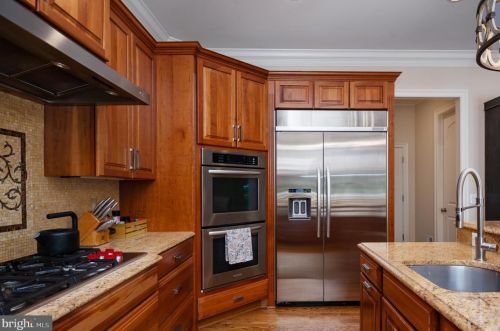 6421 Divine St, Mc Lean VA 22101-4702 exterior