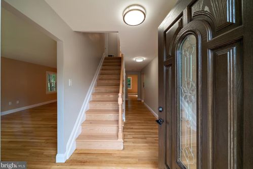 4 Darrah Ln, Trenton NJ  08648-3108 exterior