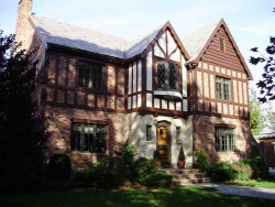 24 Green Park, Newton, MA 02458-2606