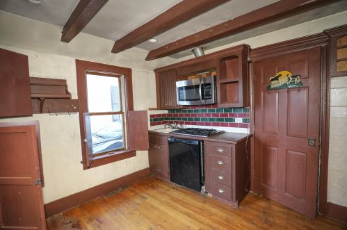 38 4 St, Dover NH 03820-2985 exterior