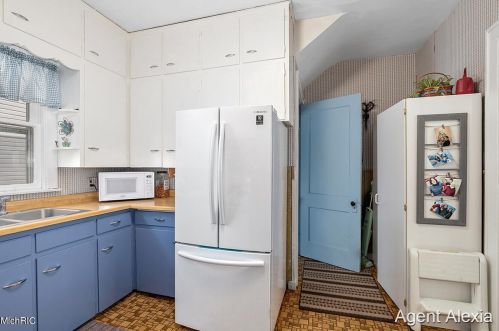 1019 Fremont Ave, Grand Rapids MI 49504-4109 exterior