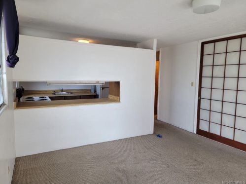 3033 Ala Napuaa Pl, Honolulu, HI 96818-2791