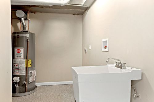 10826 Longwood Dr, Chicago IL  60643-3313 exterior