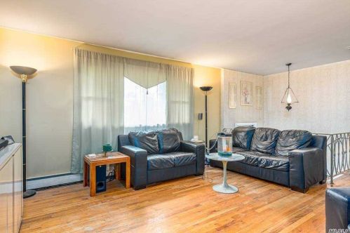 511 Nostrand Ave, Central Islip NY 11722-1918 exterior