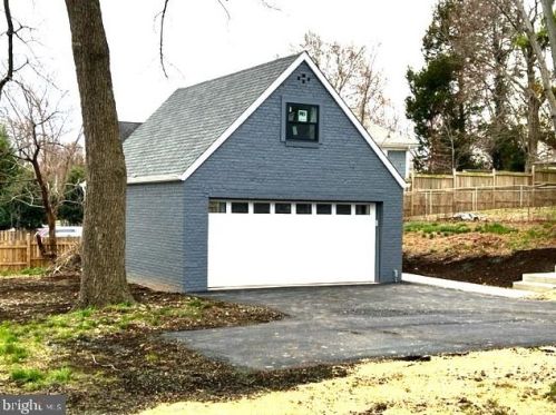 3101 Memorial St, Alexandria VA 22306-1542 exterior