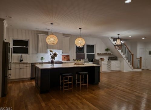 9 Apache Trl, Rockaway NJ  07866-1028 exterior