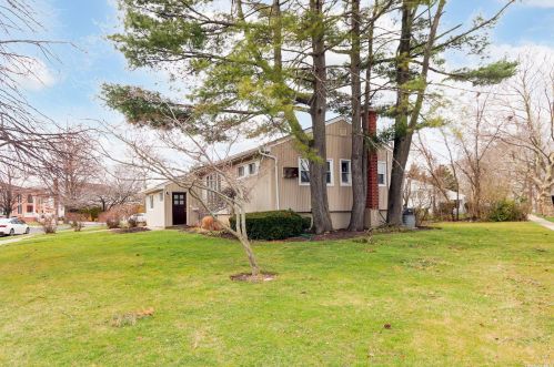 28 Forest Rd, Valley Stream, NY 11581-2431