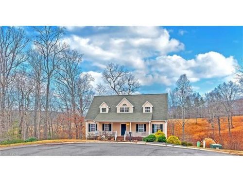 40 Gollum Dr, Fairview, NC 28730-9125