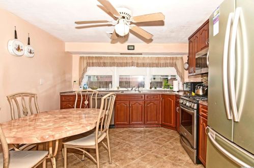 273 Essex St, Babylon NY 11704-2108 exterior