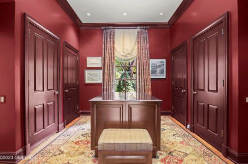 26 Andrews Farm Rd, Greenwich CT 06831-3100 exterior