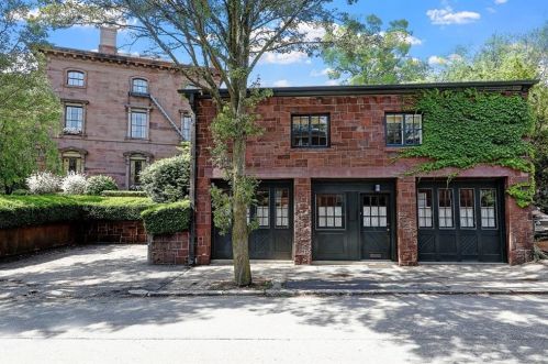 5 Arnold St, Providence, RI 02906-1065