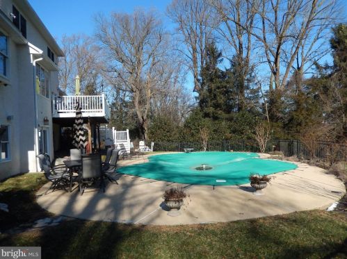 112 Parkview Cir, Media PA 19063-6317 exterior