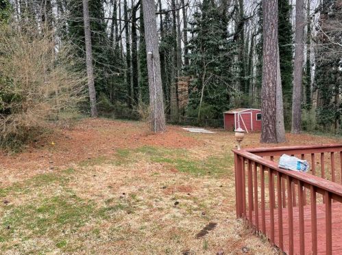 1698 Ml Acres Dr, Atlanta GA 30311-3808 exterior