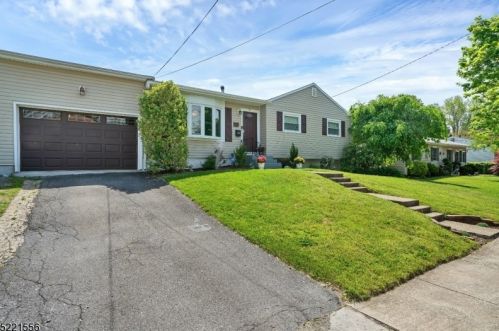 20 Lawrence Dr, Hackettstown, NJ 07840-2510