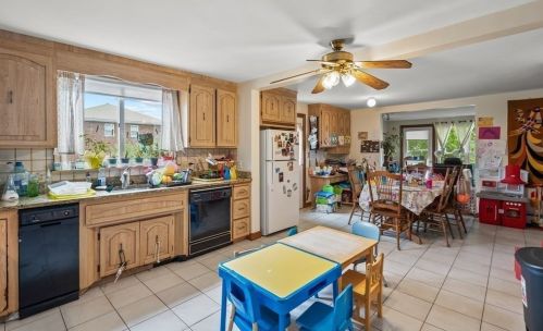 69 Silver Lake Ave, Newton MA 02458-1110 exterior