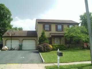 285 Mckinley Ave, Edison, NJ 08820-1628
