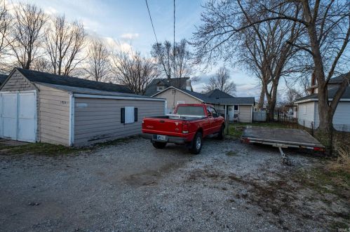 1521 Lincolnway, Mishawaka IN 46544-4020 exterior