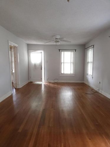 910 13th St, Austin TX  78702-1015 exterior