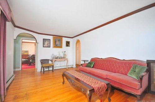 132 Walker St, Manchester CT 06040-4329 exterior