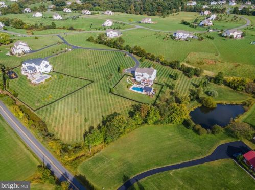 23073 Creighton Farms Dr, Leesburg VA 20175-6491 exterior