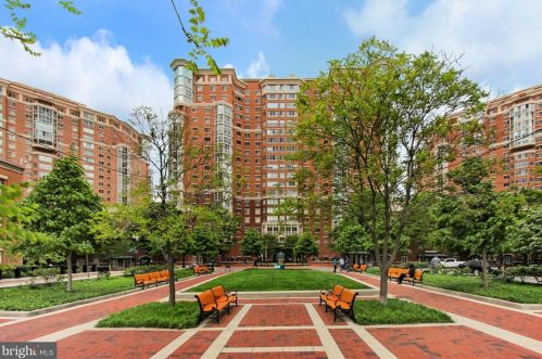 2121 Jamieson Ave, Alexandria VA  22314-5708 exterior