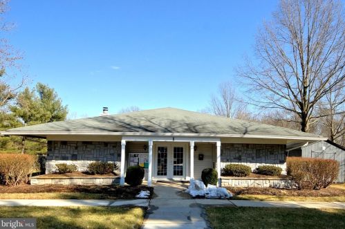 25 Jasmine Ct, Trenton NJ 08648-4808 exterior