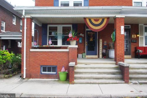 16 Hanover St, Hanover, PA 17331-3208