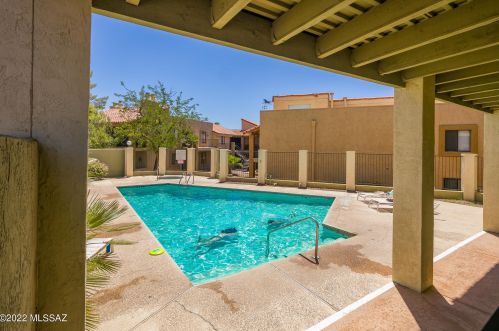 8271 Oracle Rd, Tucson AZ  85704-6472 exterior