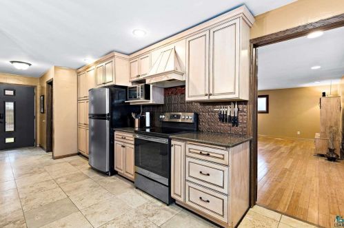 2701 13 St, Duluth MN 55806-1114 exterior