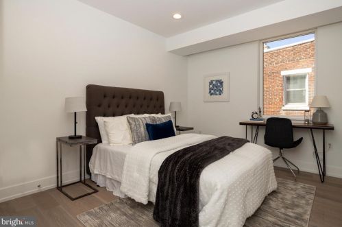 808 Fitzwater St, Philadelphia PA 19147-2808 exterior