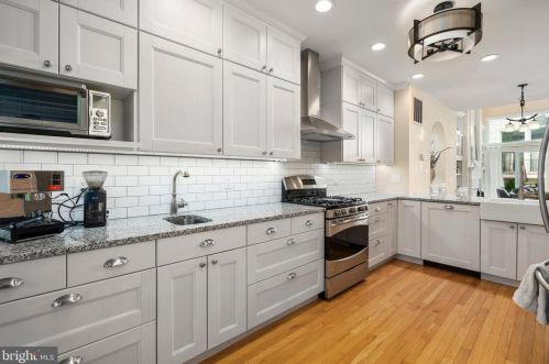 3803 Courtland Cir, Alexandria VA 22305-2061 exterior