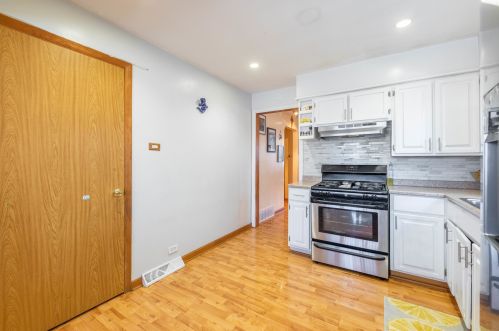 6742 Komensky Ave, Chicago IL 60629-4112 exterior