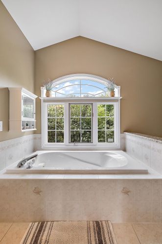 21192 Strawberry Hills Dr, Macomb Township MI 48044-2277 exterior