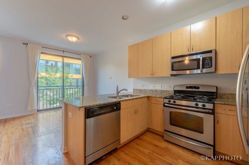 468 Elm St, Chicago IL  60610-2408 exterior