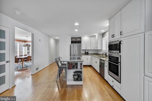 11207 Pavilion Club Ct, Herndon VA exterior