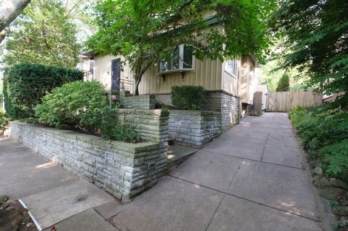 3 Olympia Pl, Pittsburgh, PA 15217-1017