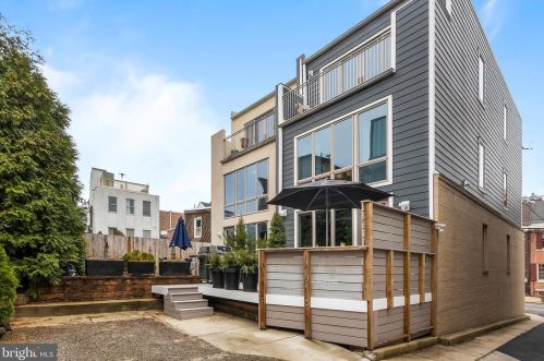 122 Christian St, Philadelphia PA 19147-3612 exterior