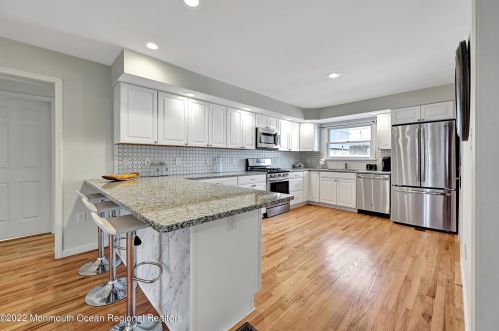 19 New Jersey Ave, Lavallette NJ 08735-2528 exterior