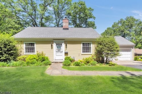 41 Scenic Dr, Parsippany NJ 07834-3315 exterior