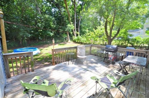 81 White St, Manchester CT 06042-3127 exterior