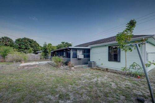 509 Floresta Dr, Fort Pierce FL  34983-8613 exterior