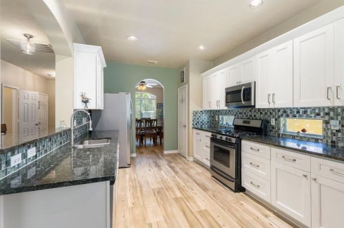 10 Misty Dawn Dr, Conroe TX 77385-3650 exterior