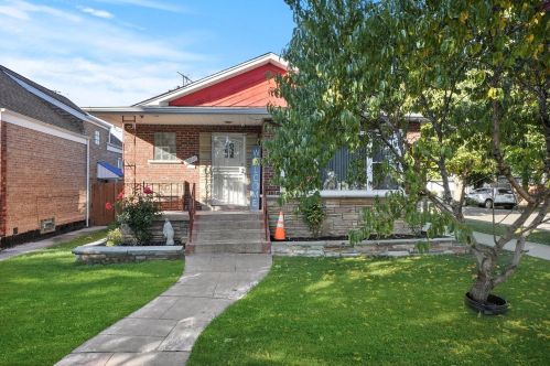 3900 69th Pl, Chicago, IL 60629-4213