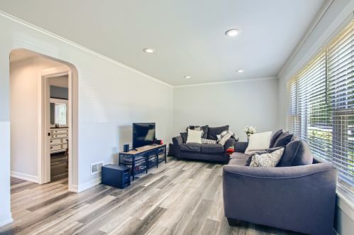 11025 Ridgeway Ave, Chicago, IL 60655-4026