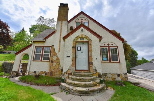 593 Humboldt Ave, Saint Paul, MN 55107-2917