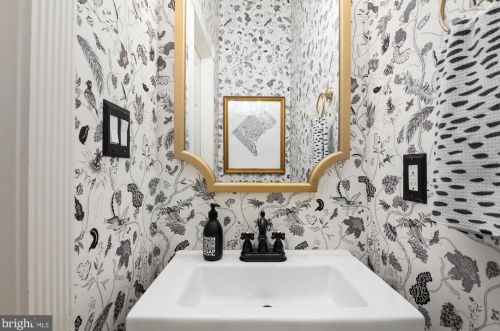 42 Quincy Pl, Washington DC 20001-1107 exterior