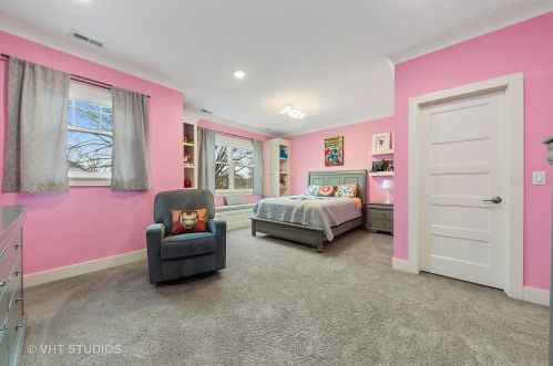 111 Clinton Ave, Elmhurst IL 60126-2906 exterior