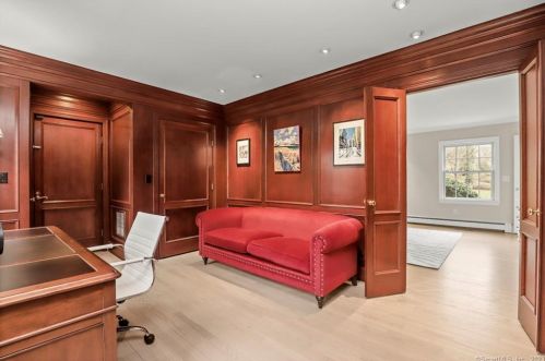 33 Bote Rd, Greenwich CT 06830-4853 exterior