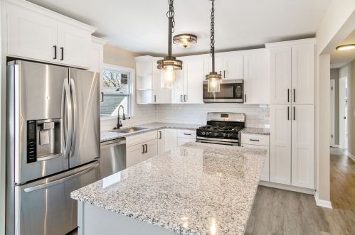 376 Hilkert Ct, Bull Valley IL 60014-5848 exterior