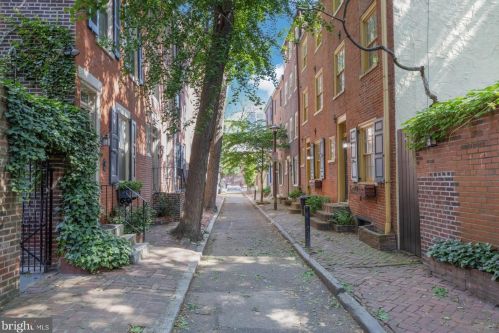 320 Iseminger St, Philadelphia PA  19107-5904 exterior